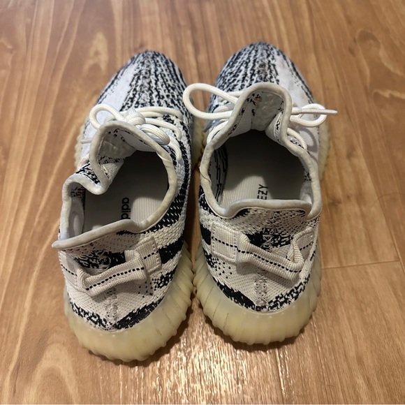 Yeezy Boost 350 V2 Zebra - Picture 3 of 6